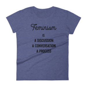 T-SHIRT Femme – FEMINISM IS A DISCUSSION, A CONVERSATION, A PROCESS – Manche courte